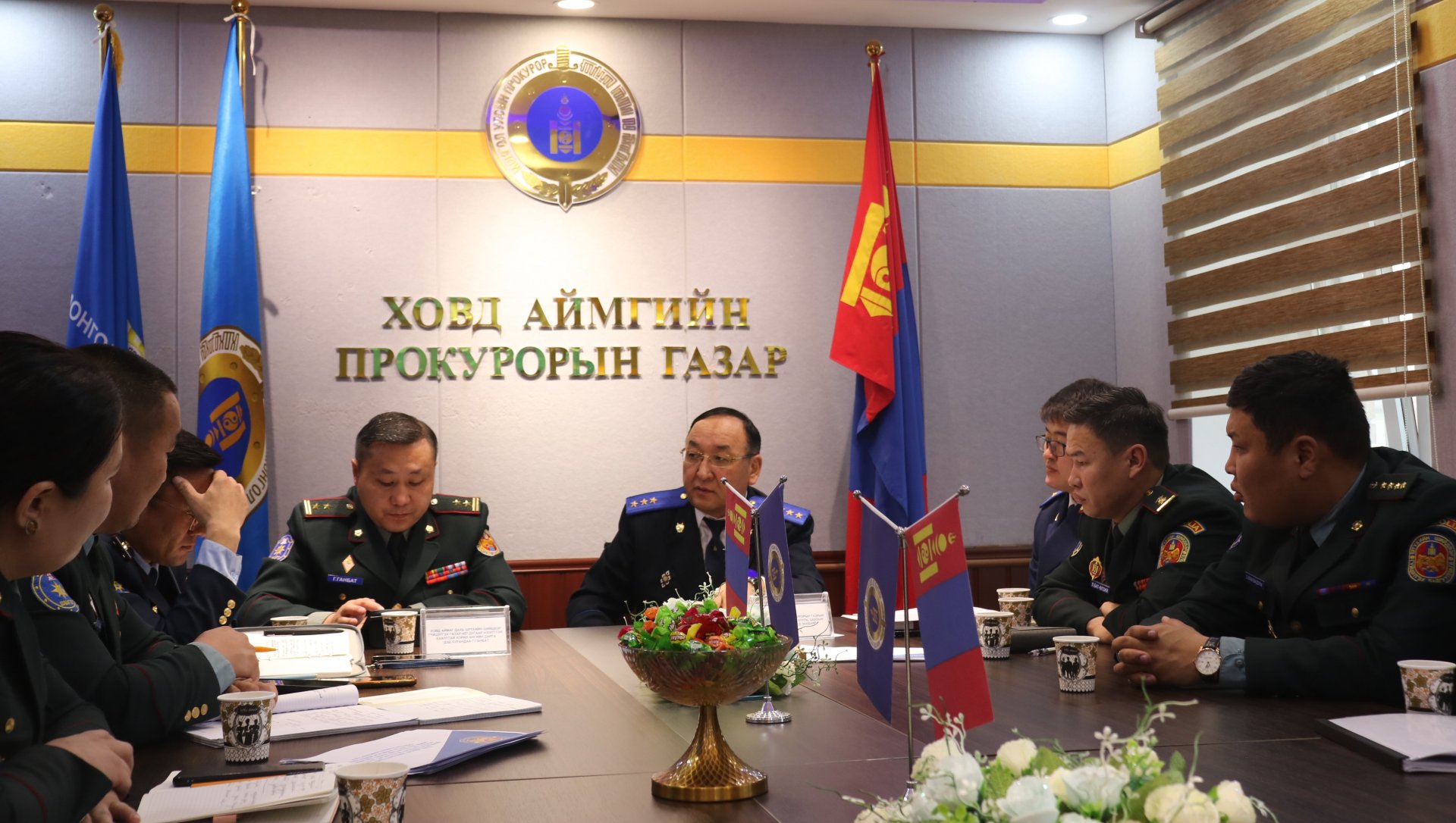 ЯЛ ЭДЛҮҮЛЭХ АЖИЛЛАГААНД ХҮНИЙ ЭРХИЙГ ХАНГАЖ АЖИЛЛАХ ТАЛААР ХЭЛЭЛЦЛЭЭ